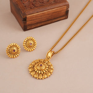 Beautiful antique gold pendant set for women