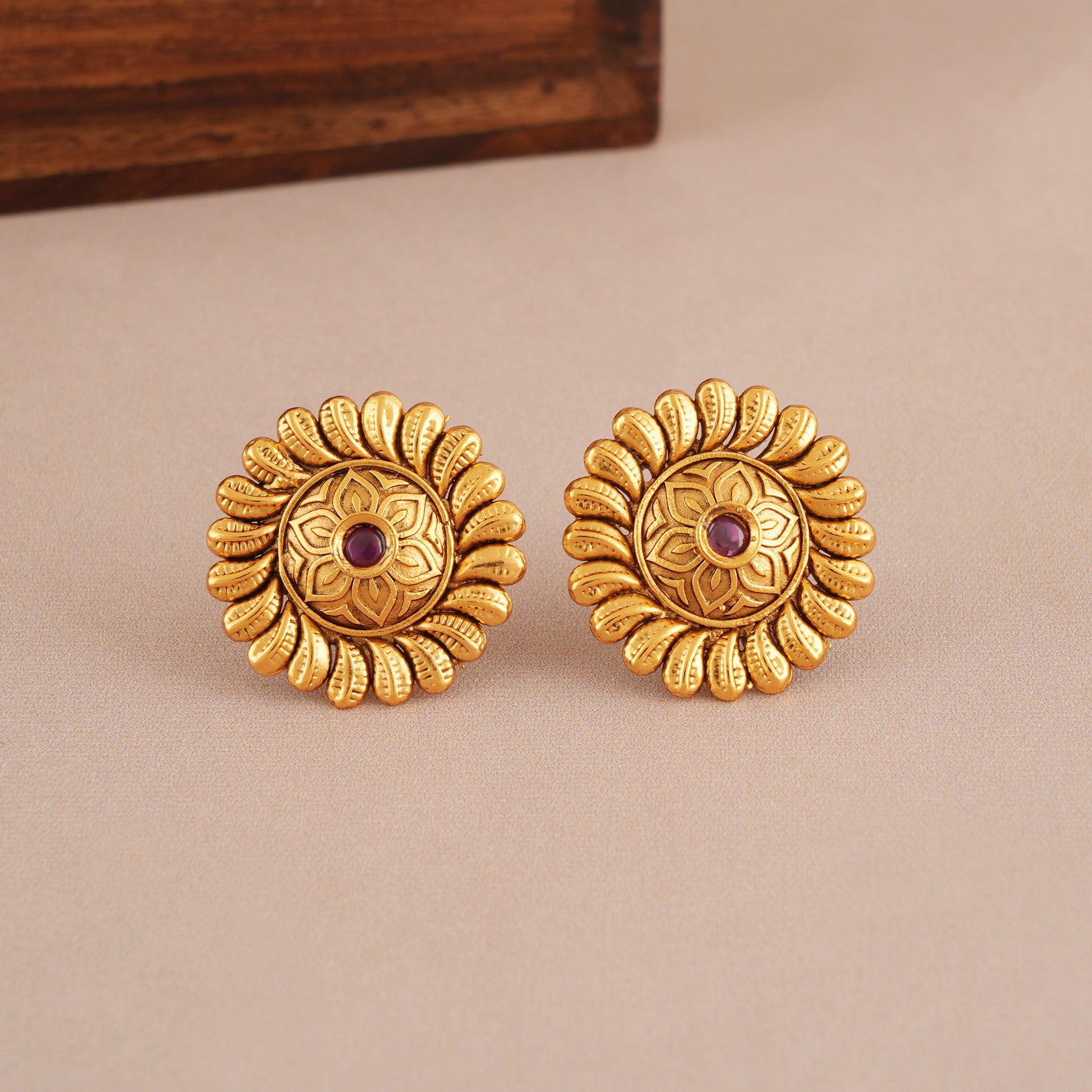 Beautiful antique gold pendant set for women