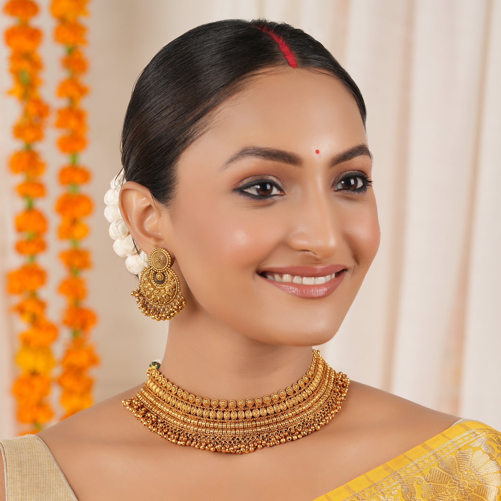 Stunning antique plain gold choker set for women