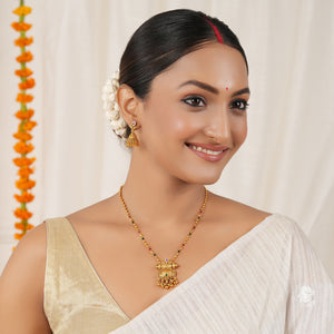 Cute antique gold multicolor stone pendant set