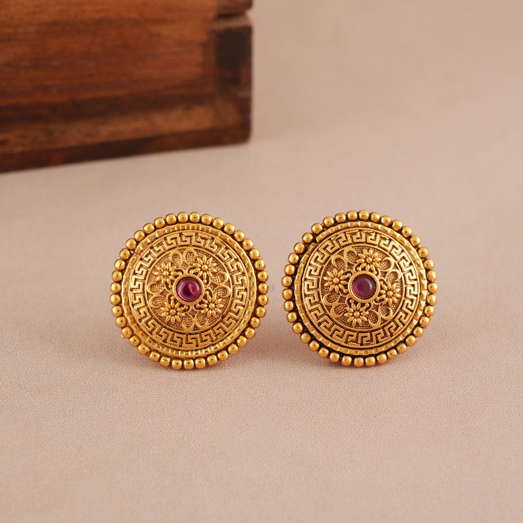 Amazing antique gold pendant set for women