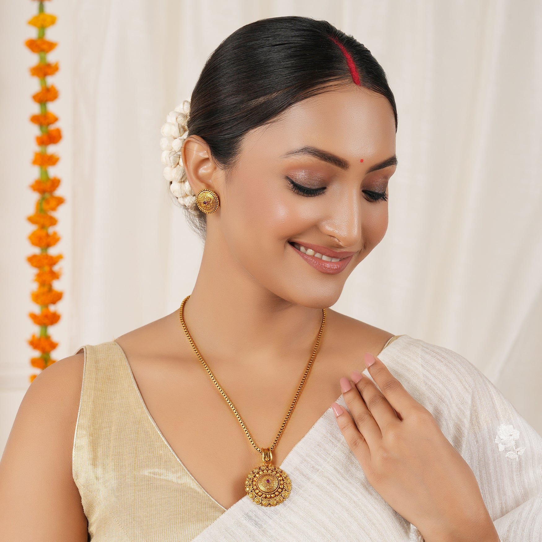 Amazing antique gold pendant set for women