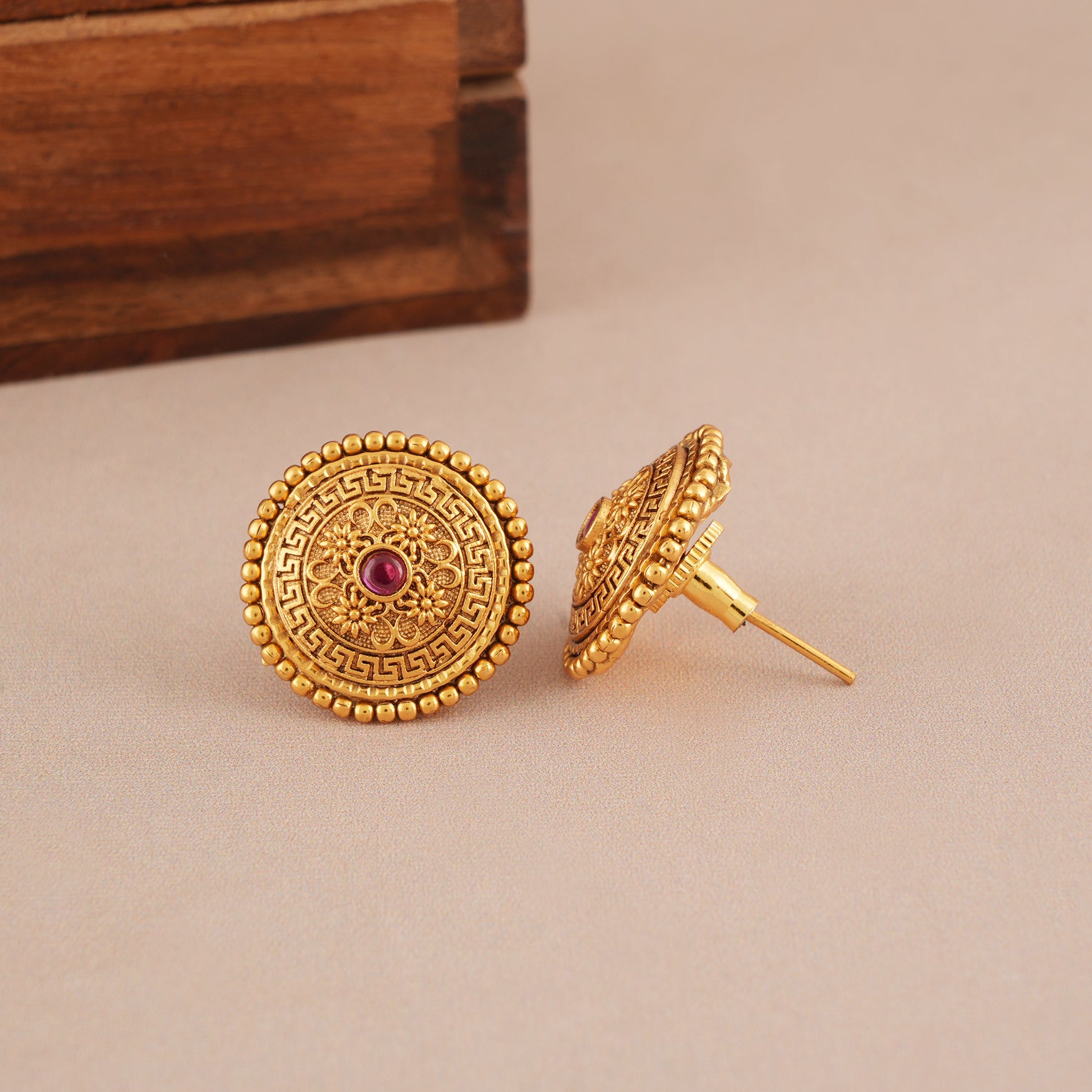 Amazing antique gold pendant set for women
