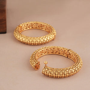 Stunning plain antique gold plated bangle set