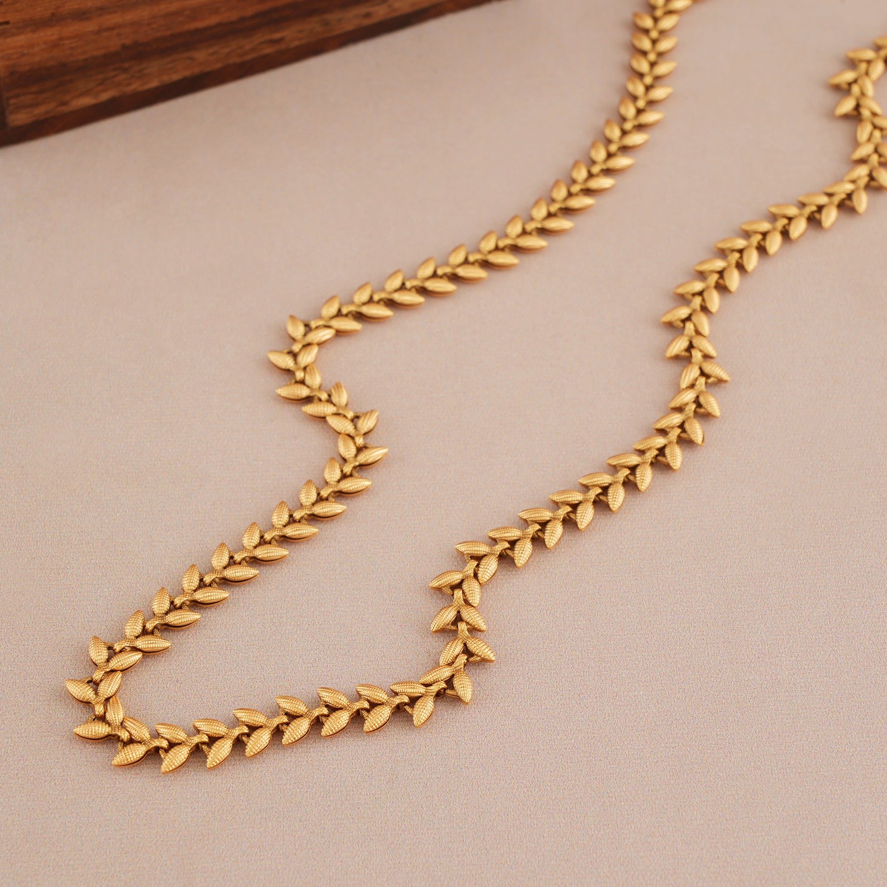 Beautiful leaf antique gold chain for women - smarsjewelrys