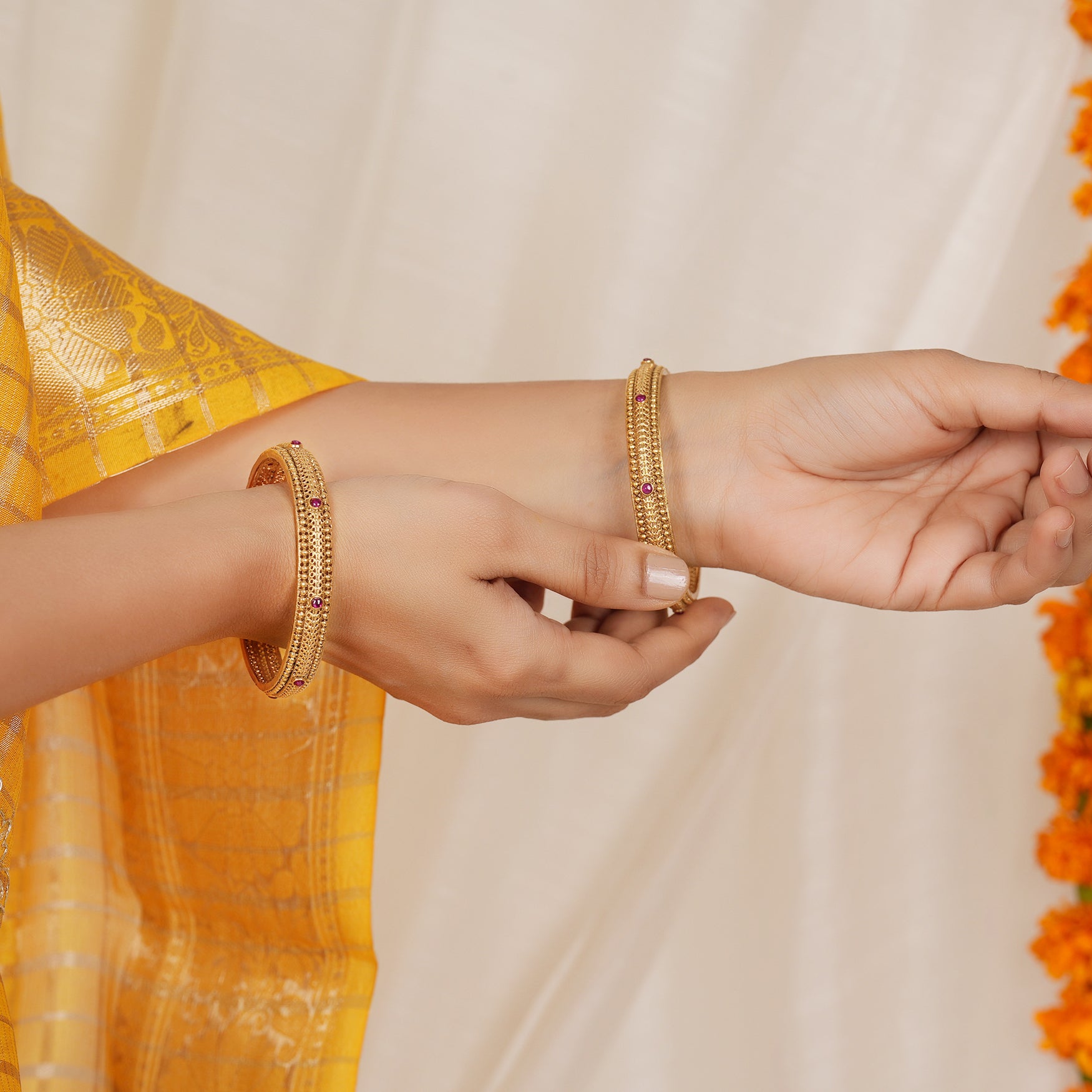 Antique gold plated beautiful bangle set