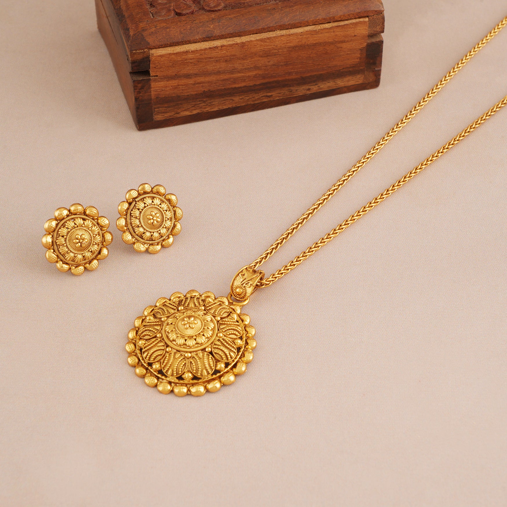 Traditional Antique gold pendant set
