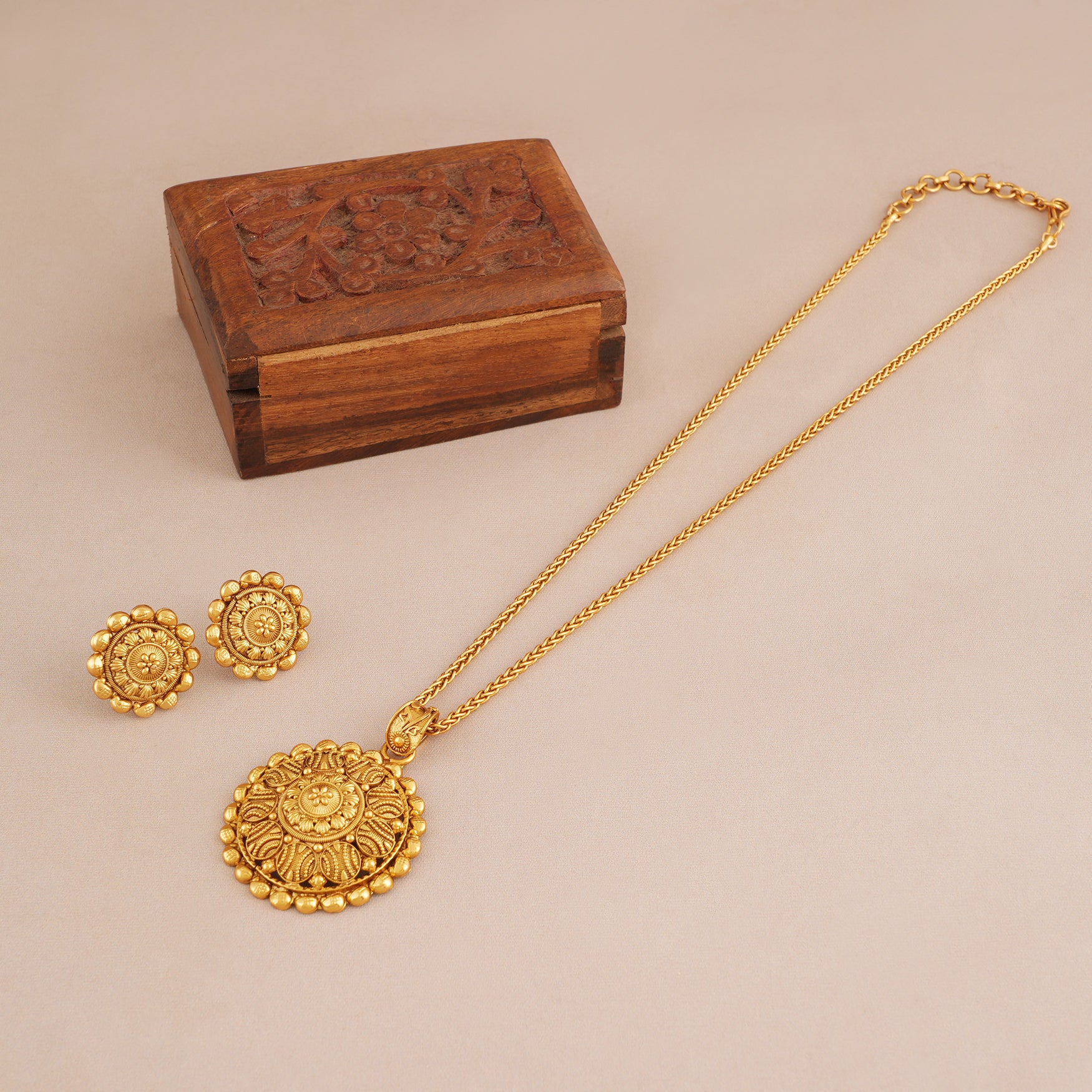 Traditional Antique gold pendant set