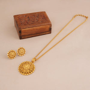 Traditional Antique gold pendant set