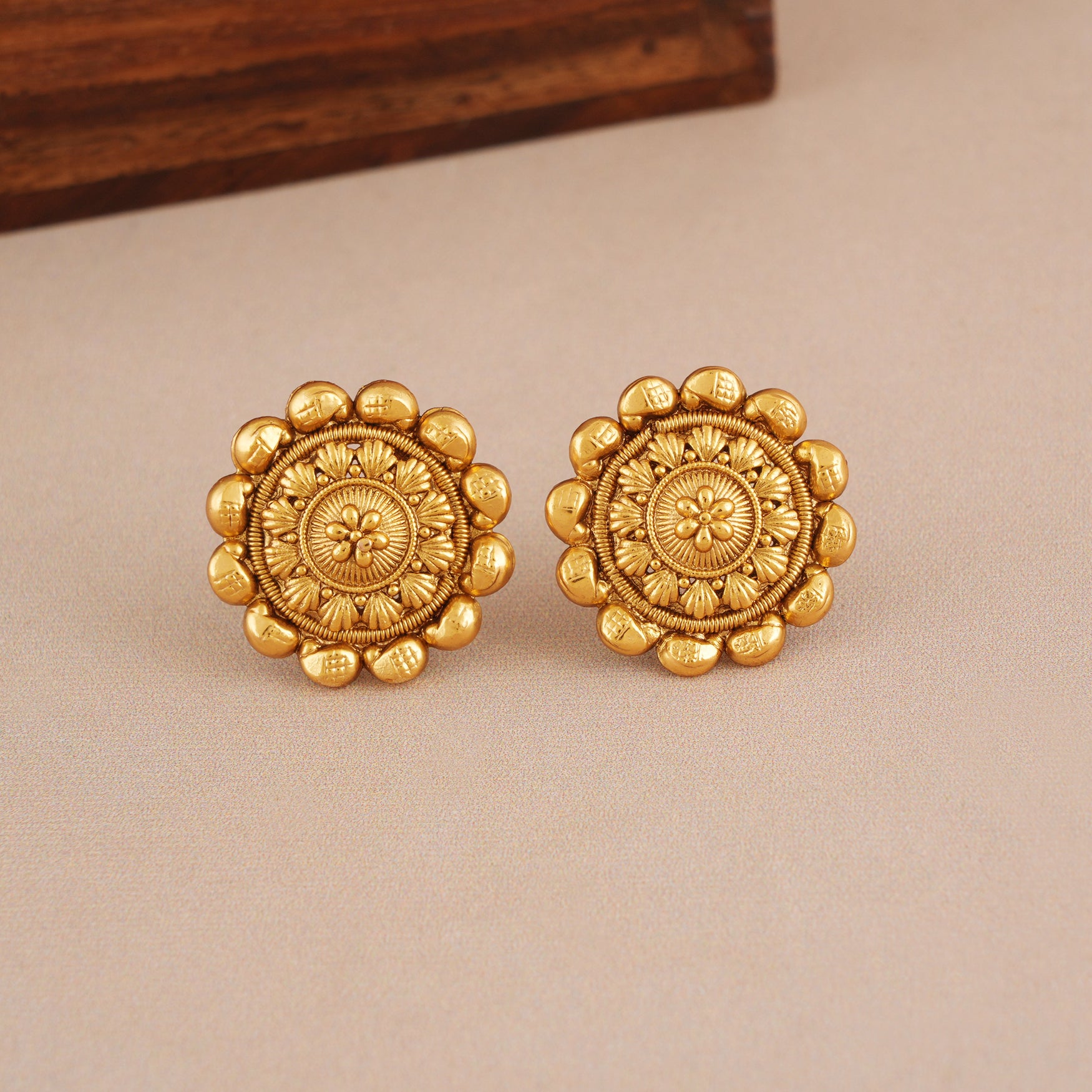 Traditional Antique gold pendant set