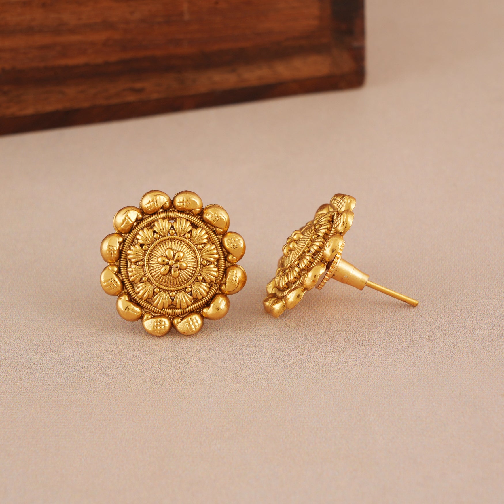 Traditional Antique gold pendant set