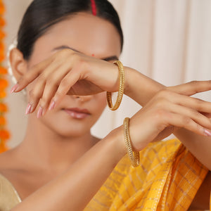 Antique gold plated plain bangle set