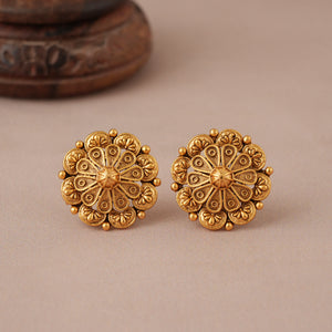 Beautiful traditional plain antique gold stud earring