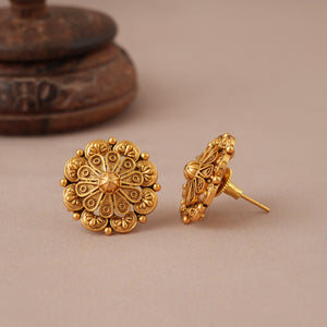 Beautiful traditional plain antique gold stud earring