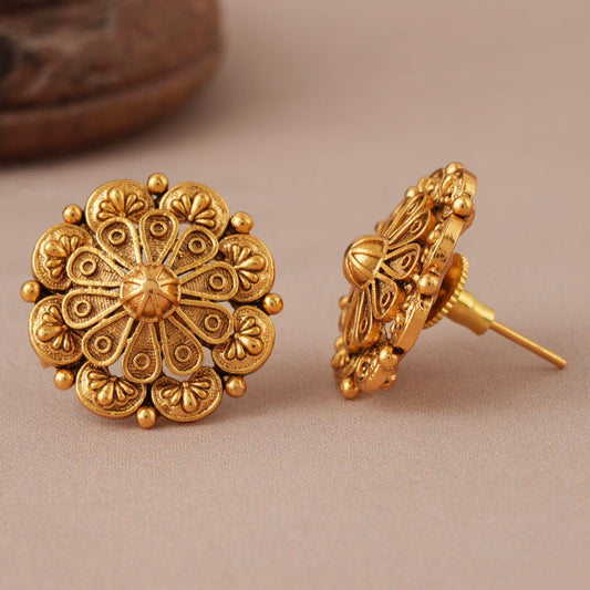 Beautiful traditional plain antique gold stud earring