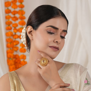 Traditional antique gold round floral finger ring