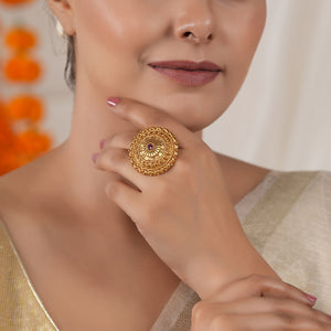 Traditional antique gold round floral finger ring