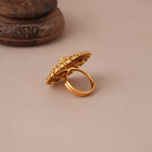 Traditional antique gold round floral finger ring