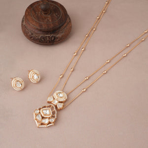 Stunning kundan layer gold plated pendant set