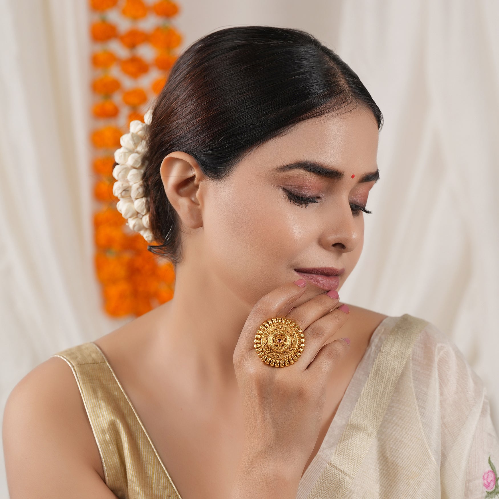 Stunning antique gold cocktail finger ring for women