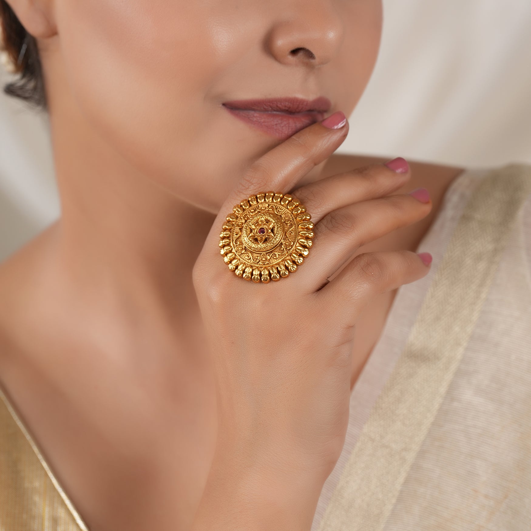 Stunning antique gold cocktail finger ring for women
