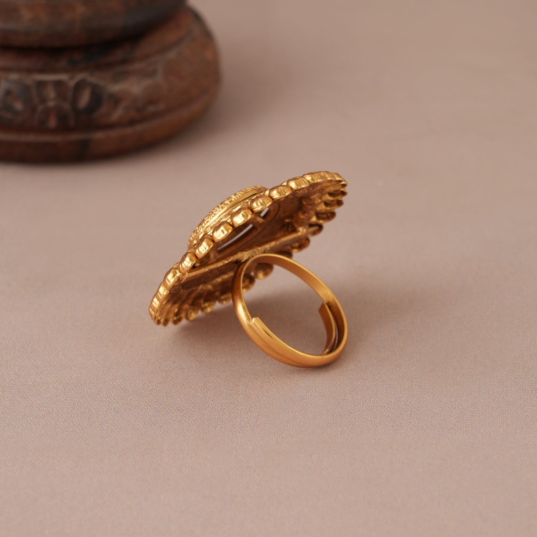 Stunning antique gold cocktail finger ring for women