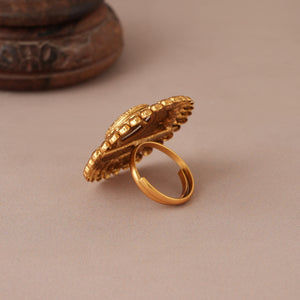Stunning antique gold cocktail finger ring for women