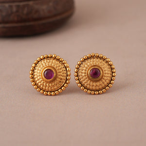 Beautiful traditional antique gold round pendant set