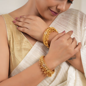 Stunning antique gold kundan bangle set