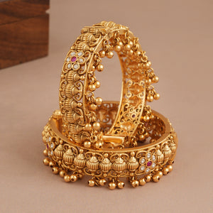 Stunning antique gold kundan bangle set