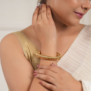 Beautiful plain antique gold pacheli kada