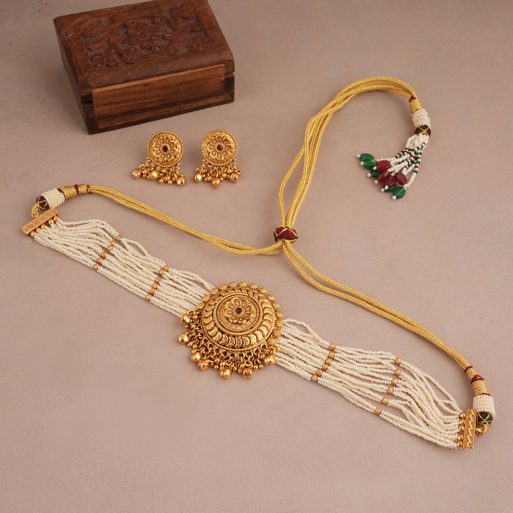 Stunning pearl antique gold choker necklace set