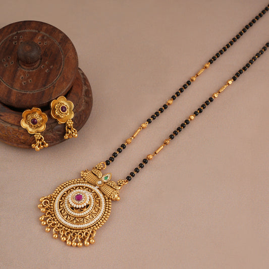 Stunning antique gold round stone mangalsutra set
