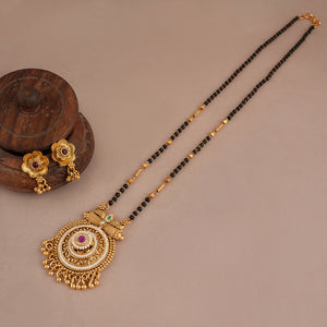 Stunning antique gold round stone mangalsutra set
