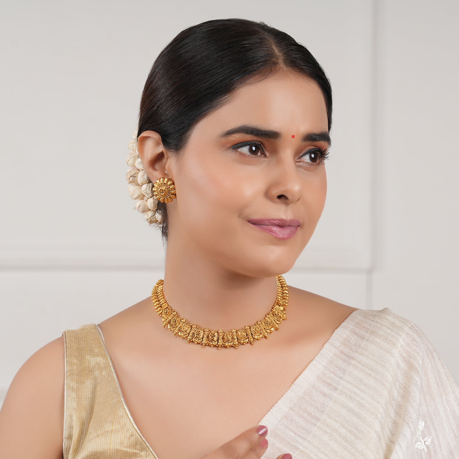Stunning intricate antique gold plain necklace set