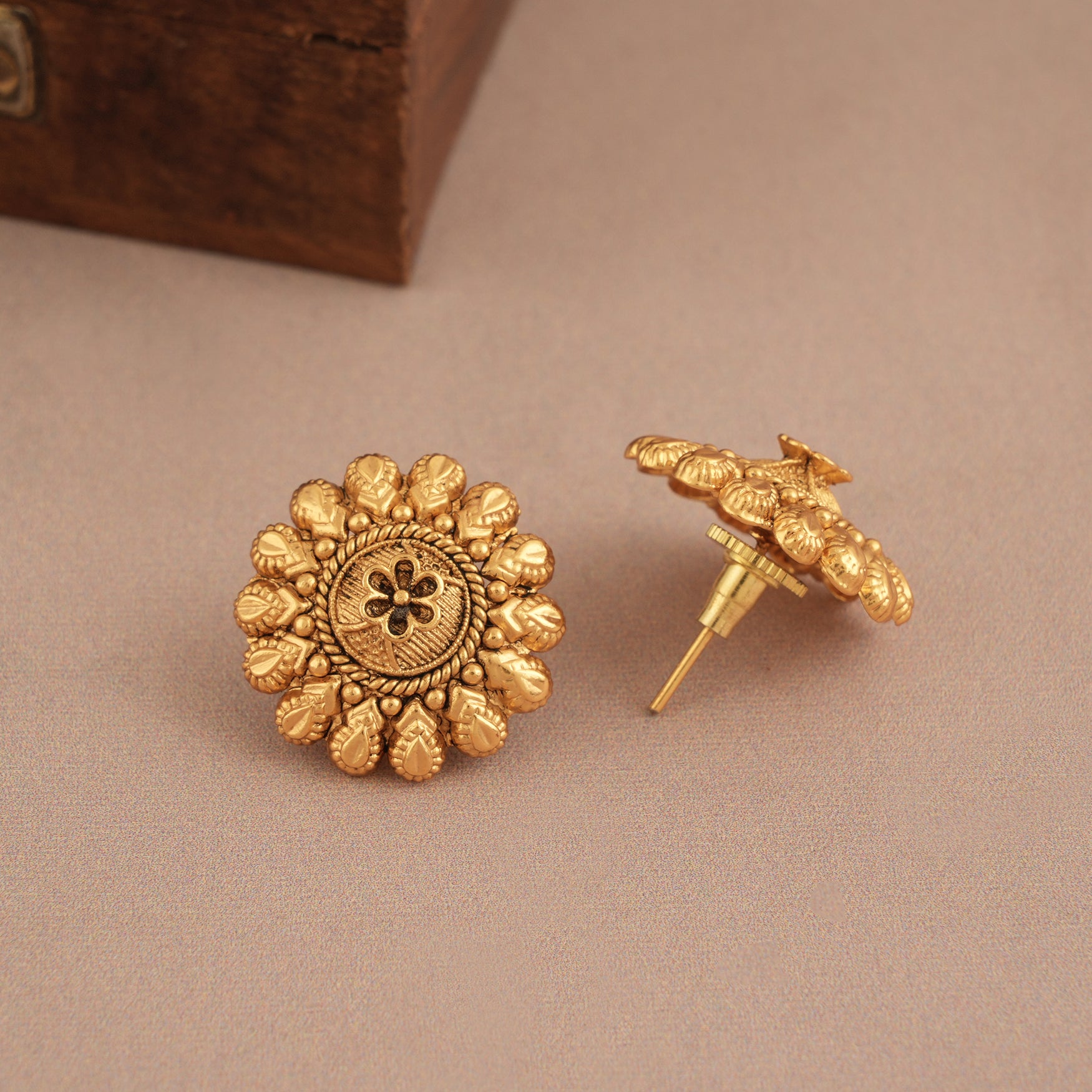 Stunning intricate antique gold plain necklace set