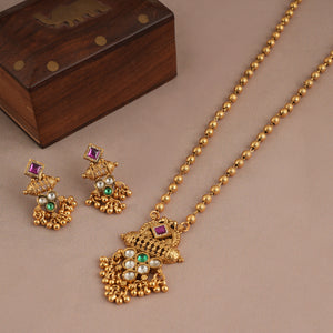 Long stunning antique gold stone pendant set