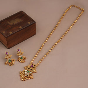 Long stunning antique gold stone pendant set