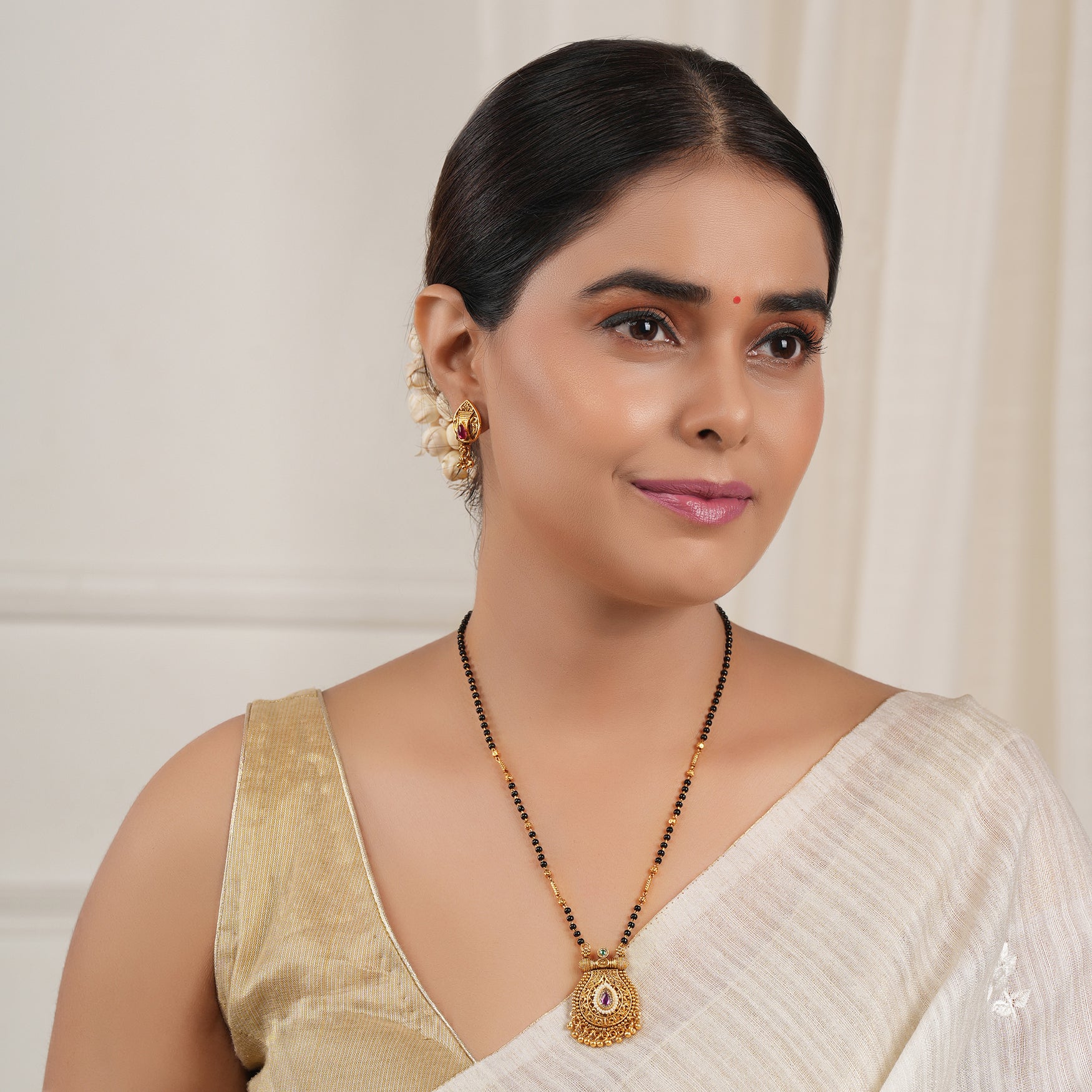 Stunning delicate antique gold mangalsutra set