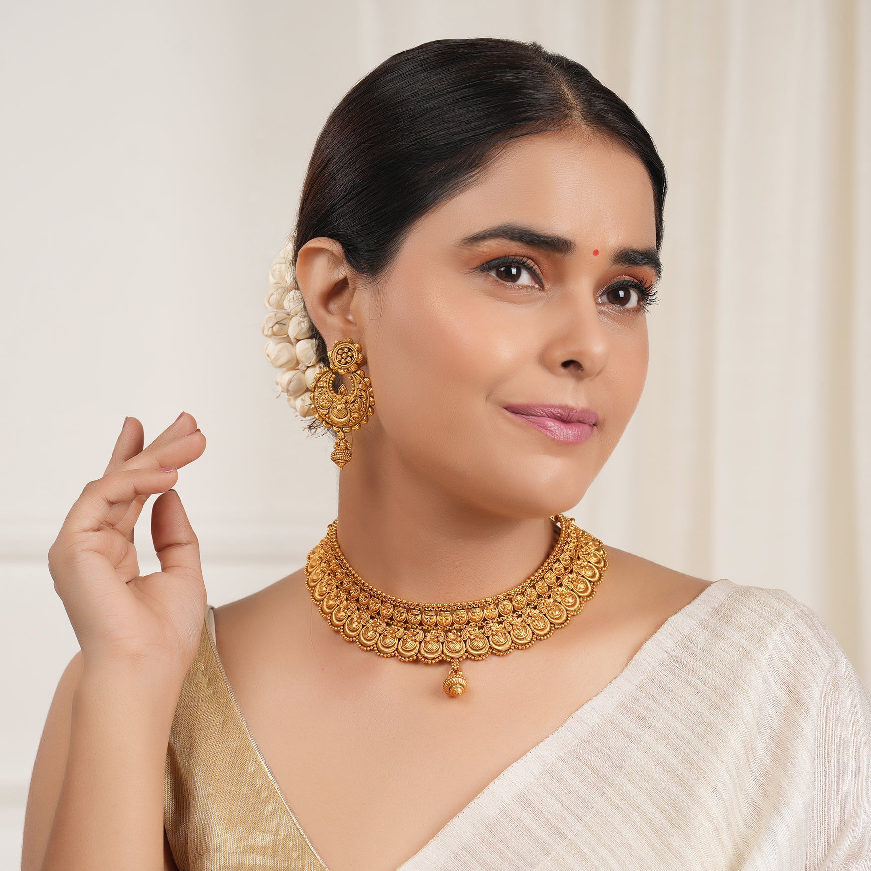 Stunning intricate antique gold plain necklace set with jhumka earring