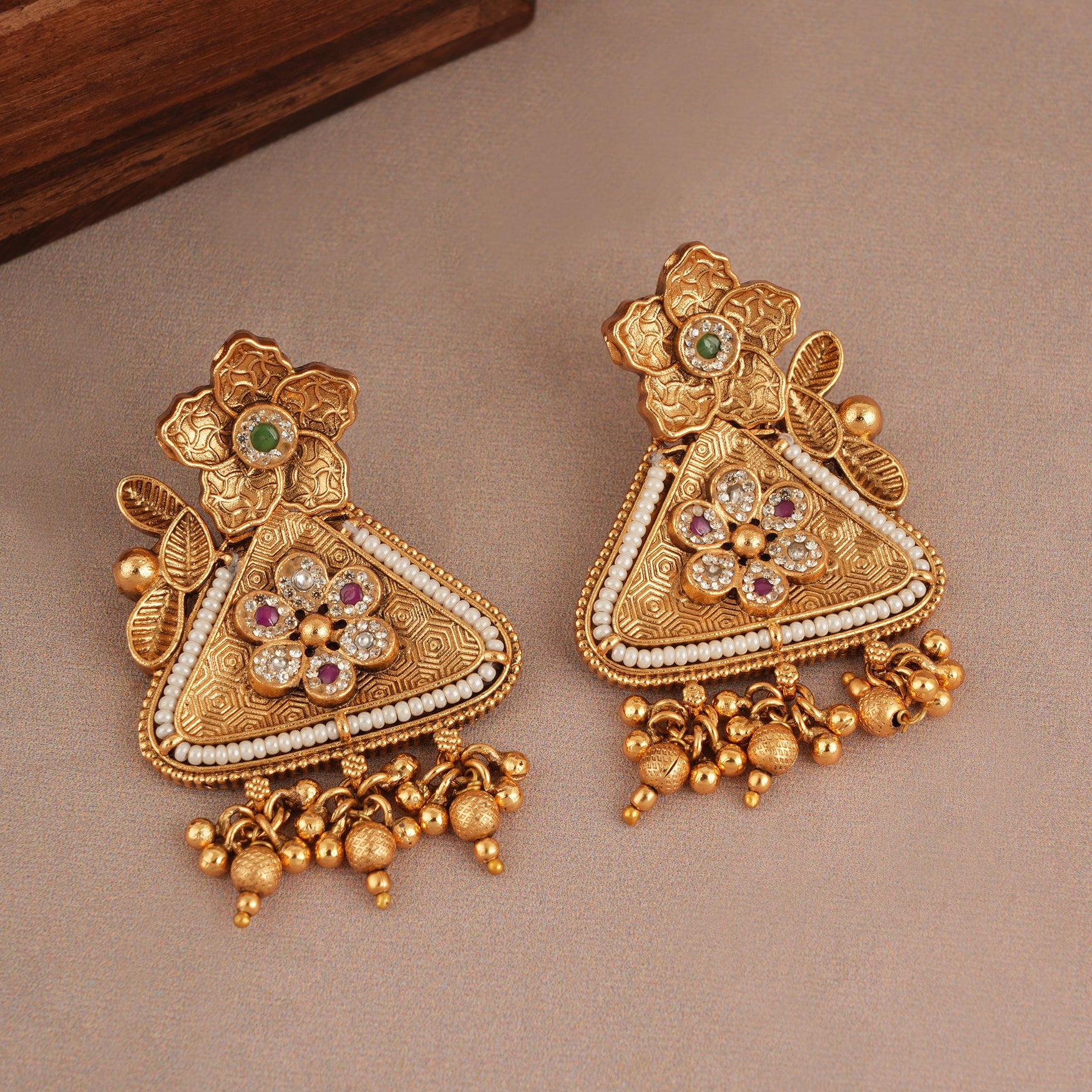 Long antique gold stone floral pendant set
