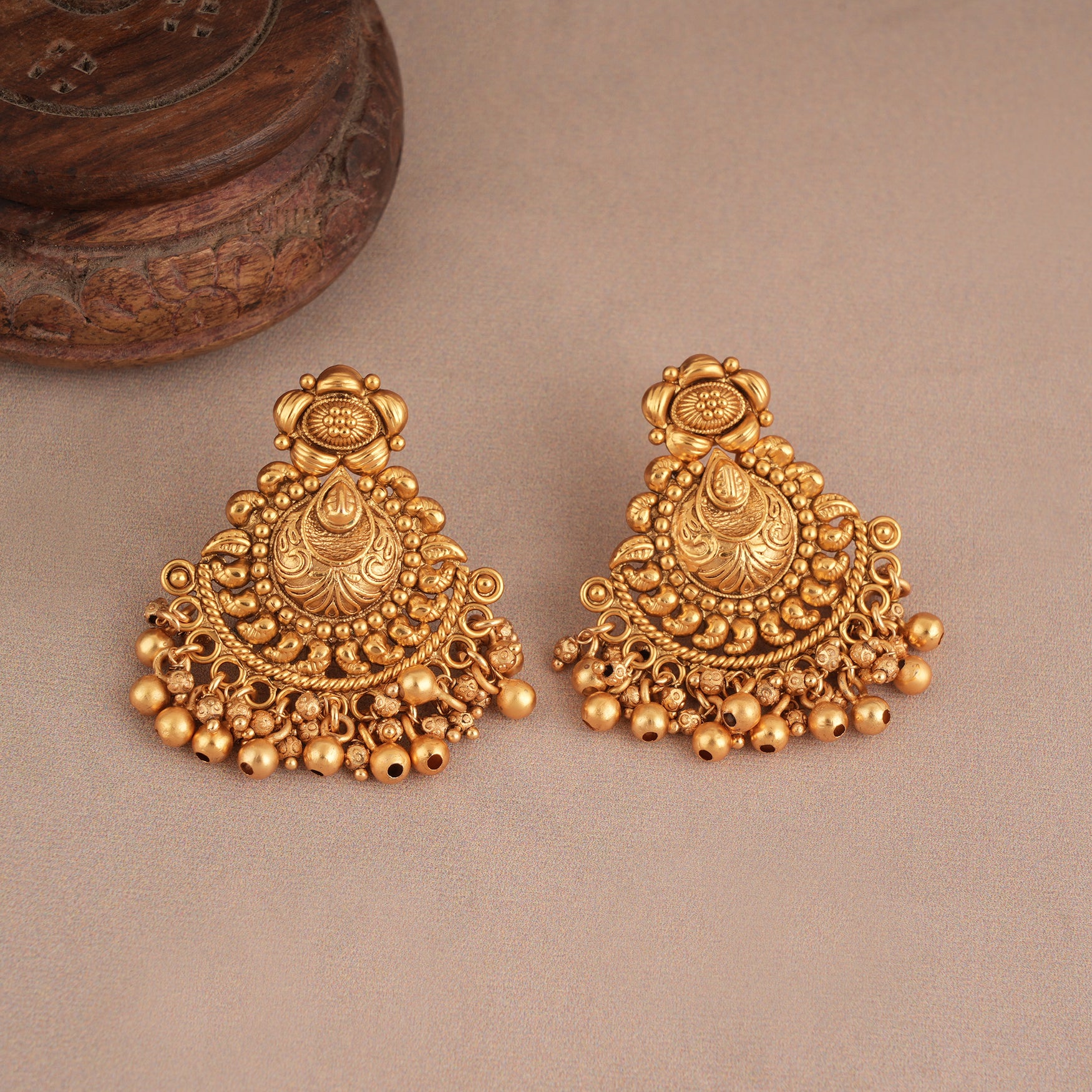 Stunning plain antique gold traditional necklace set