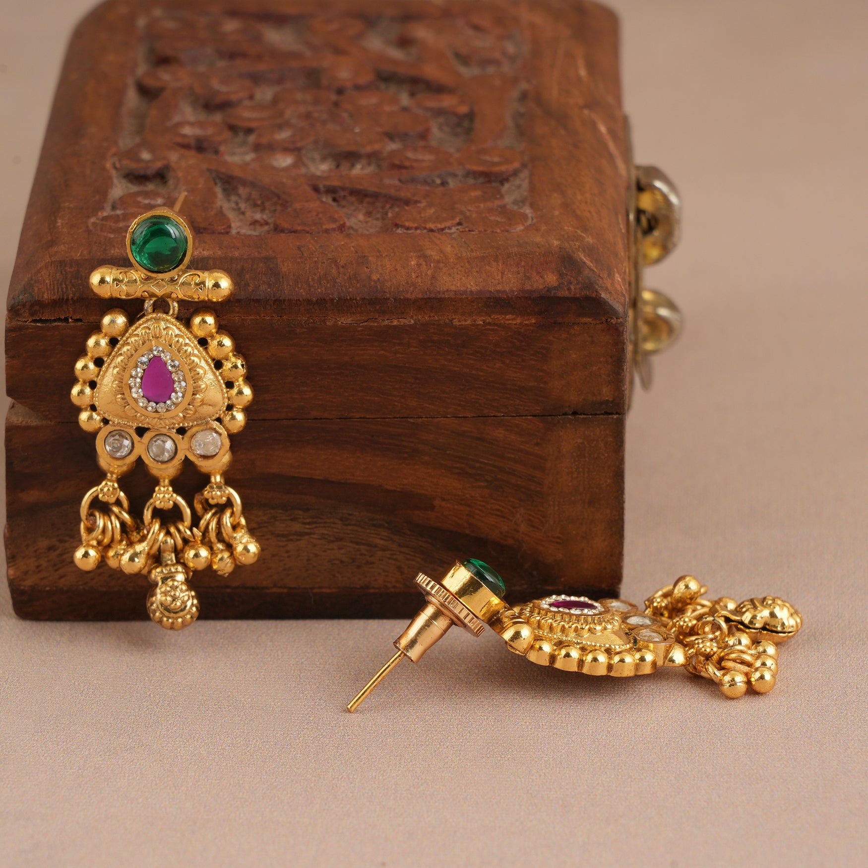 Long antique gold multicolor stone pendant set