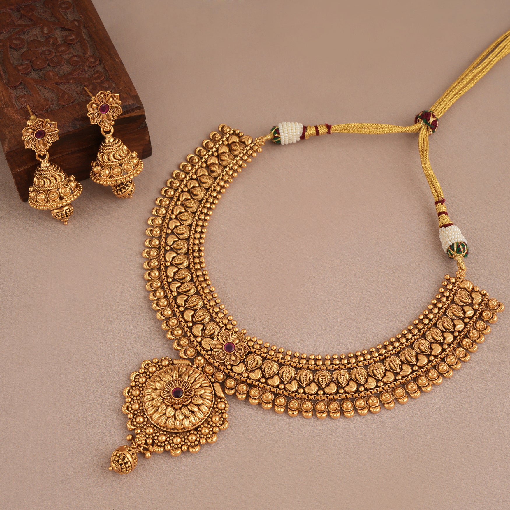 Amazing plain antique plated floral necklace set