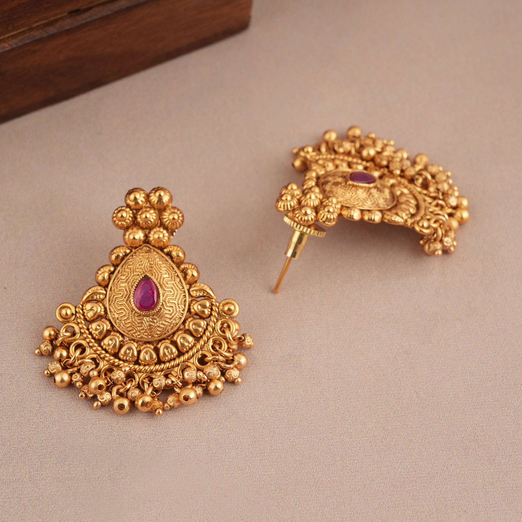 Stunning ruby antique gold traditional necklace set