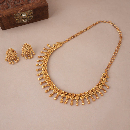 Cute elegant plain antiaue gold necklace set
