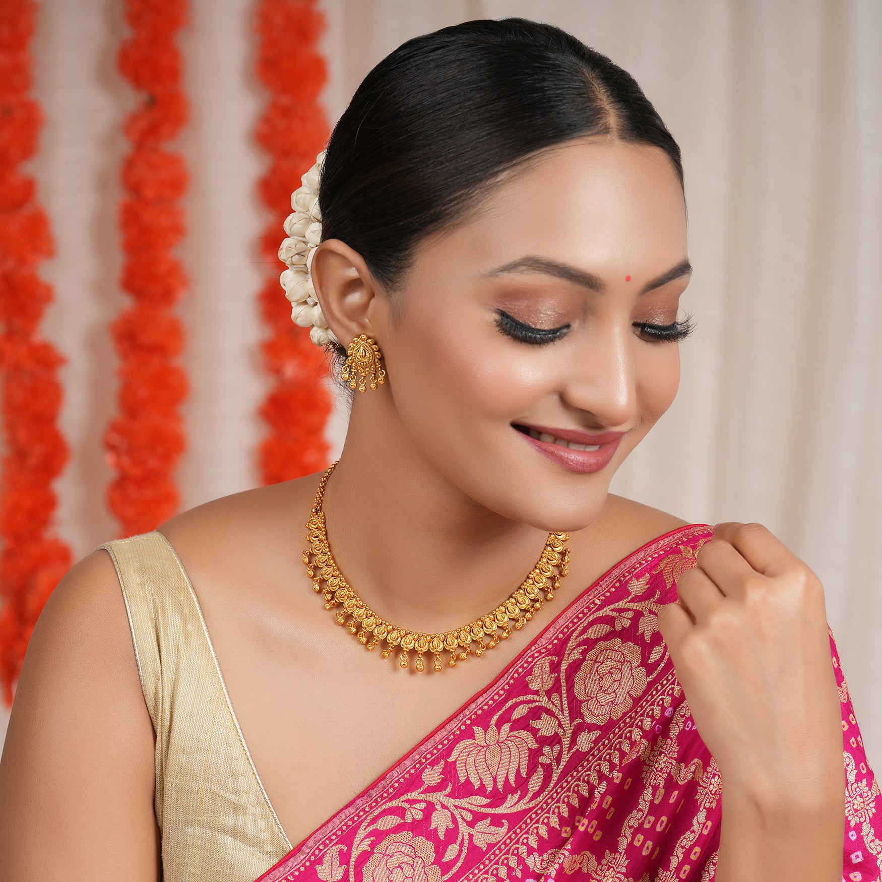 Cute elegant plain antiaue gold necklace set