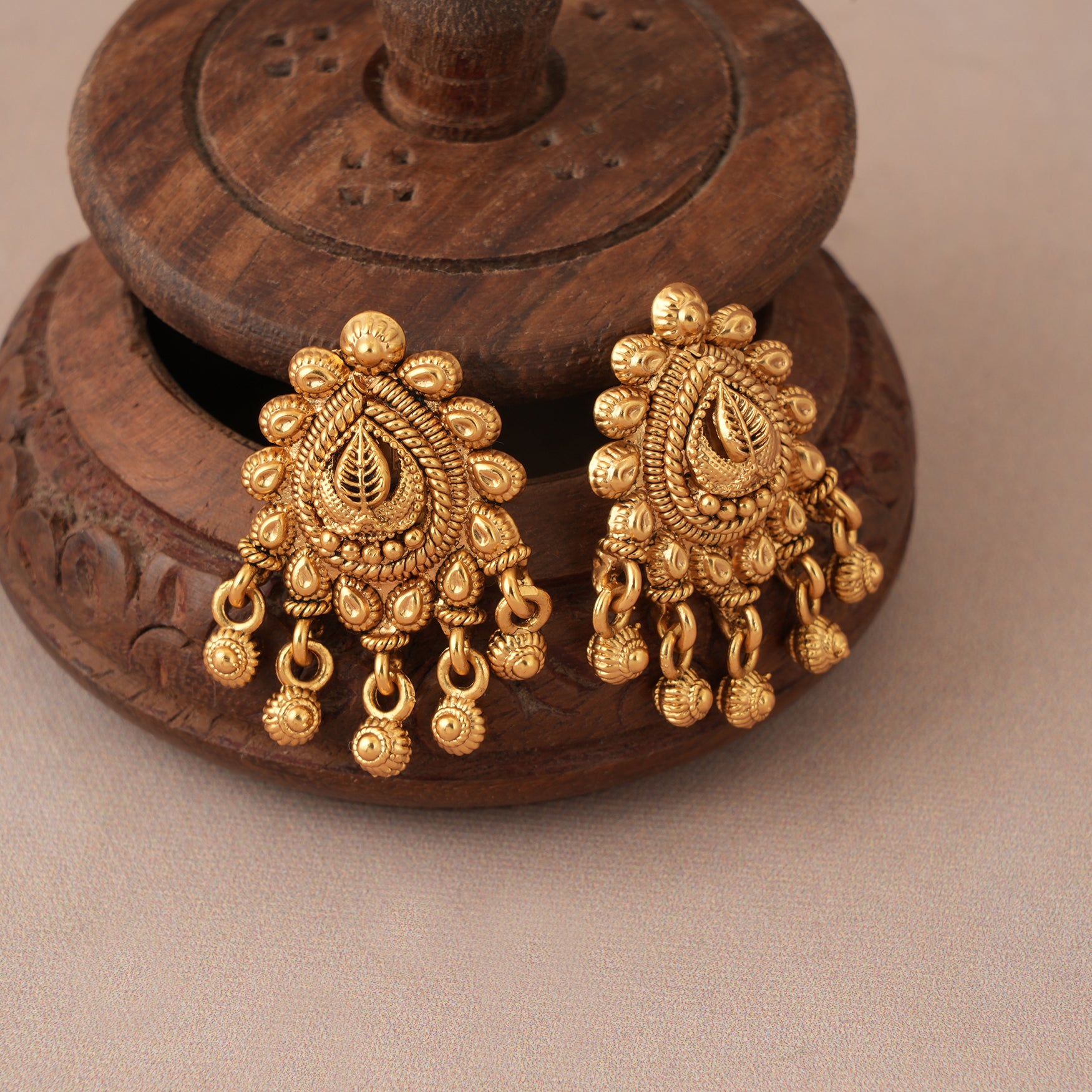 Cute elegant plain antiaue gold necklace set