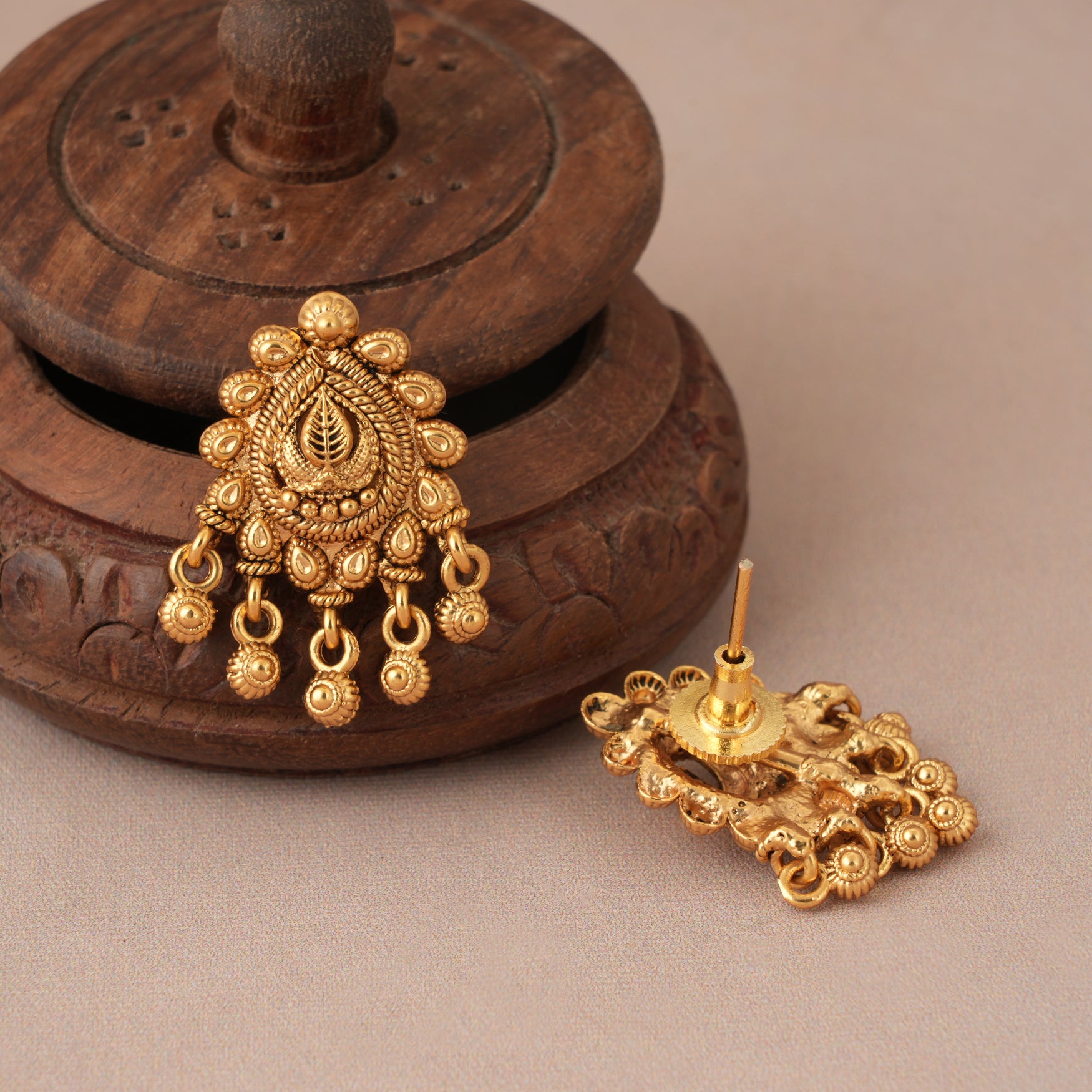 Cute elegant plain antiaue gold necklace set