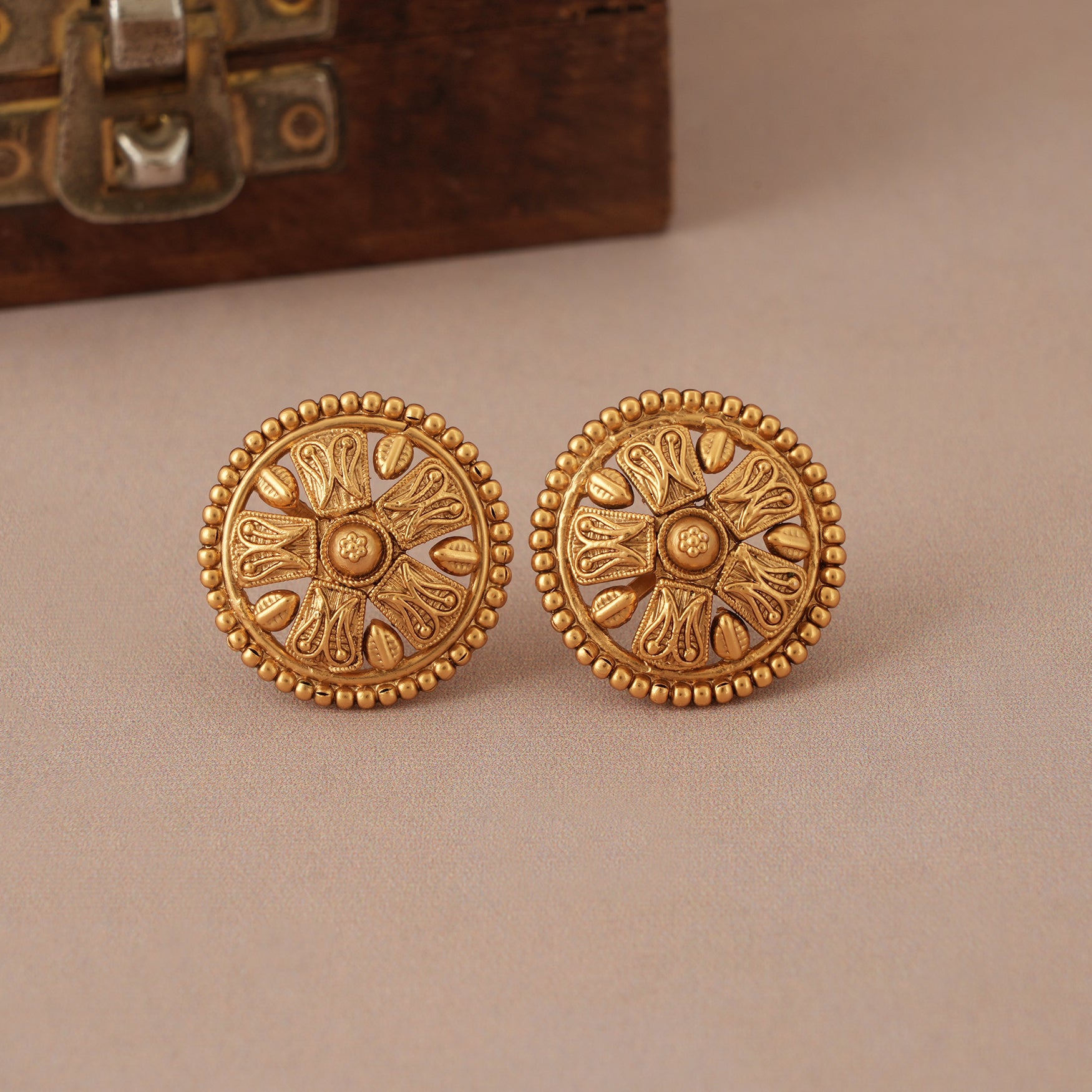 Plain traditional antique gold necklace set